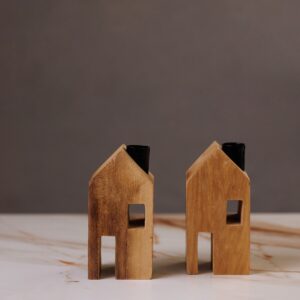 Castiçal Casinha em madeira